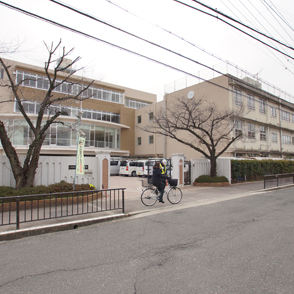 南山本小学校