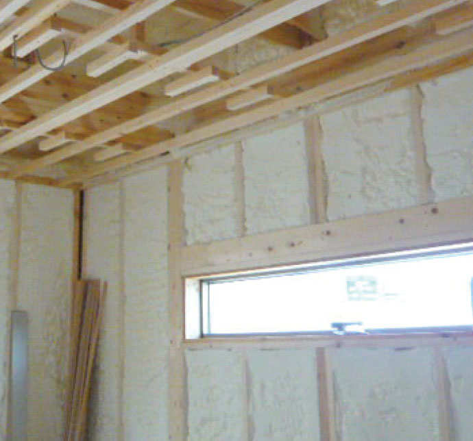 吹き付けウレタン 断熱材採用