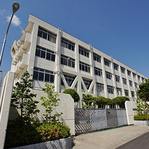 東中学校
