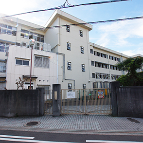 八尾小学校