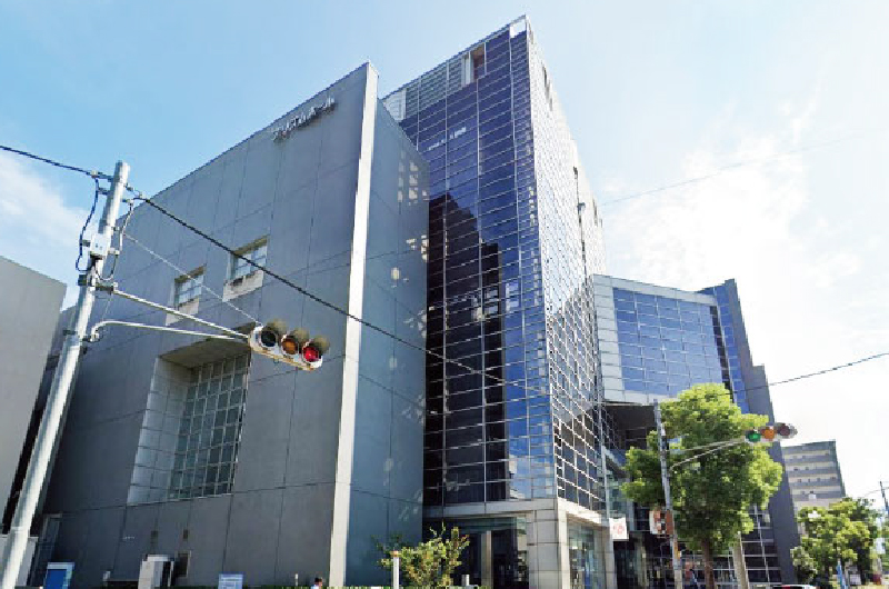 八尾市立文化会館プリズムホール